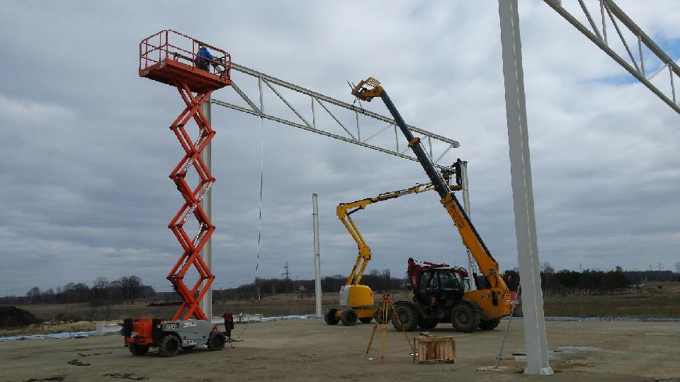 W dniu 14.03.2016 dla firmy Hallmaker Konstpol rozpoczęliśmy montaż hali magazynowej o powierzchni ok 2000m2 i masie 46 ton wraz z obudowa dla firmy APIS.